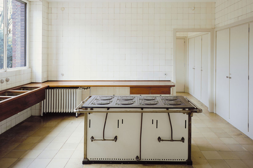Küche mit originaler Ausstattung in Haus Lange. Foto: Volker Döhne © VG BILD KUNST BONN